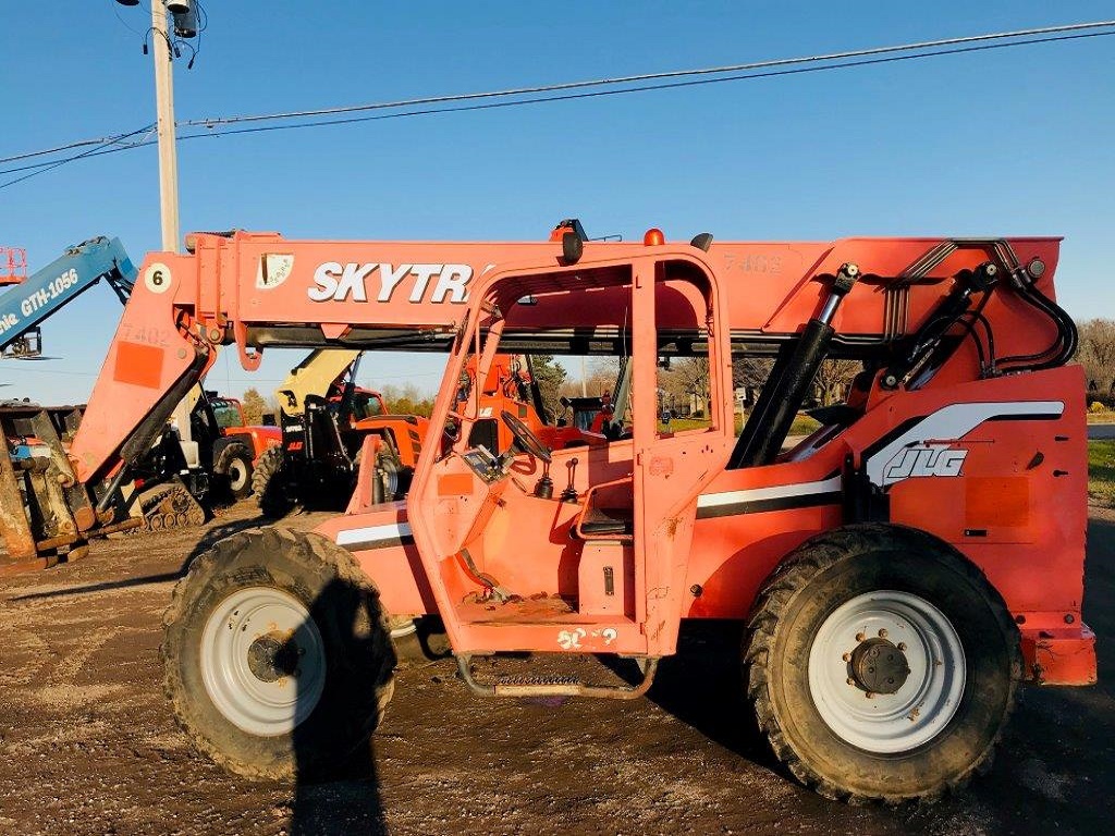 Side View of Skytrak Telehandler Model 6042 Used Skytrak Telehandler Model 6042