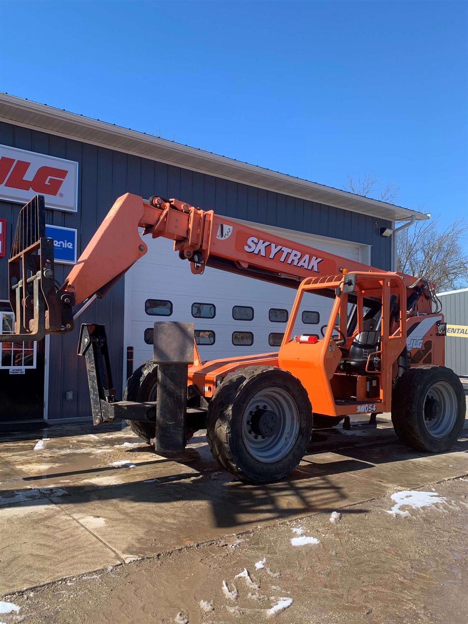 SkyTrak telehandler 10054 information