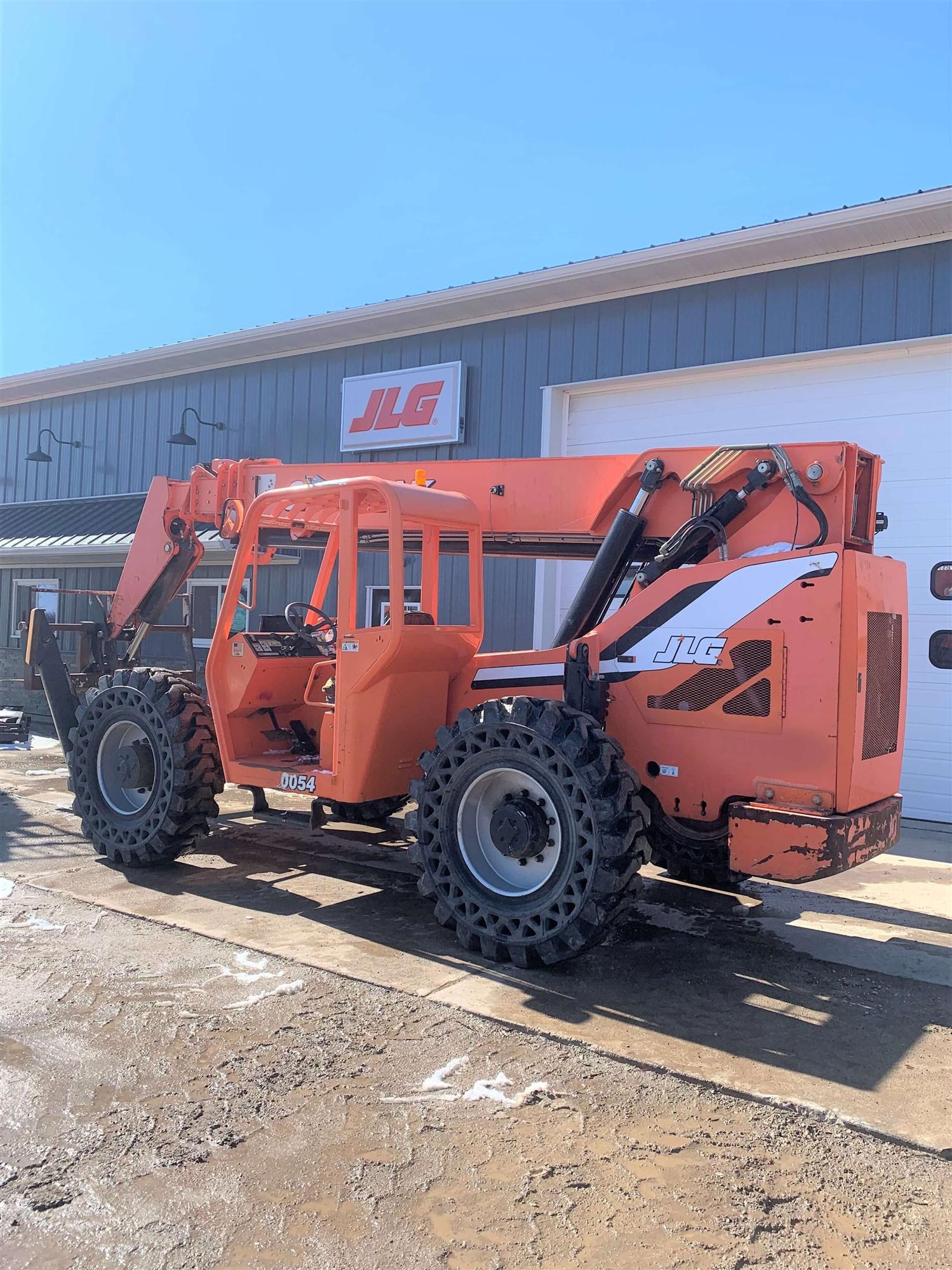 2014 Skytrak Model 10054 Cab Side 2014 Skytrak Model 10054 for sale in Southeastern Wisconsin
