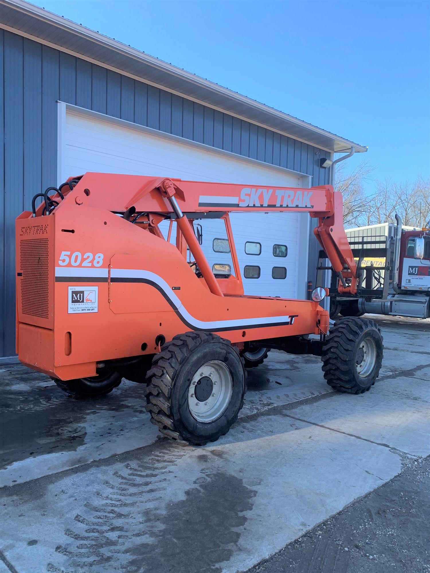 2002 Skytrak Model 5028 Telehandler Side 2002 Skytrak Model 5028 Telehandler Side