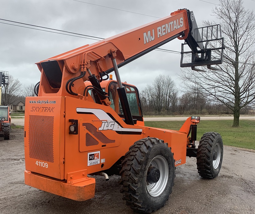 Skytrak 6042 Telehandler Back View Used Skytrak 6042 Telehandler for Sale with attachment