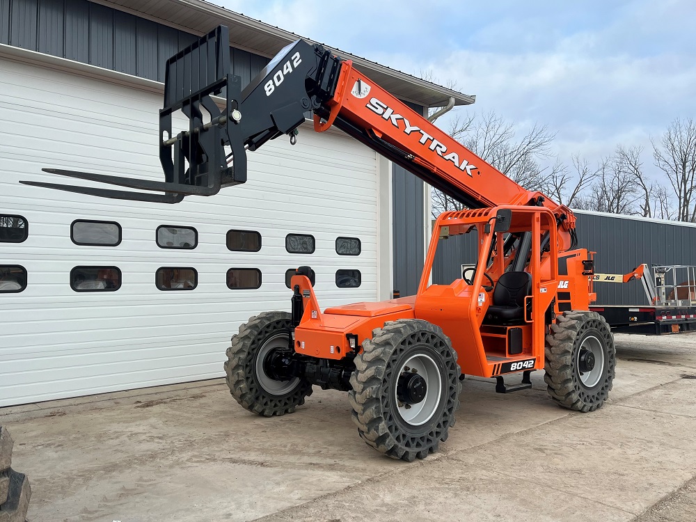 New 2023 Skytrak 8042 Telehandler